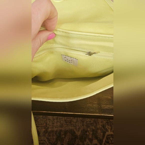 A NEW DAY Structured Basket Weave Woven Adjustable Crossbody Bag in Green/cream. - Picture 6 of 7